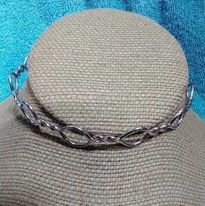 Elegant Silver Wire Twist Women's Necklace Small Size for small necks vintage